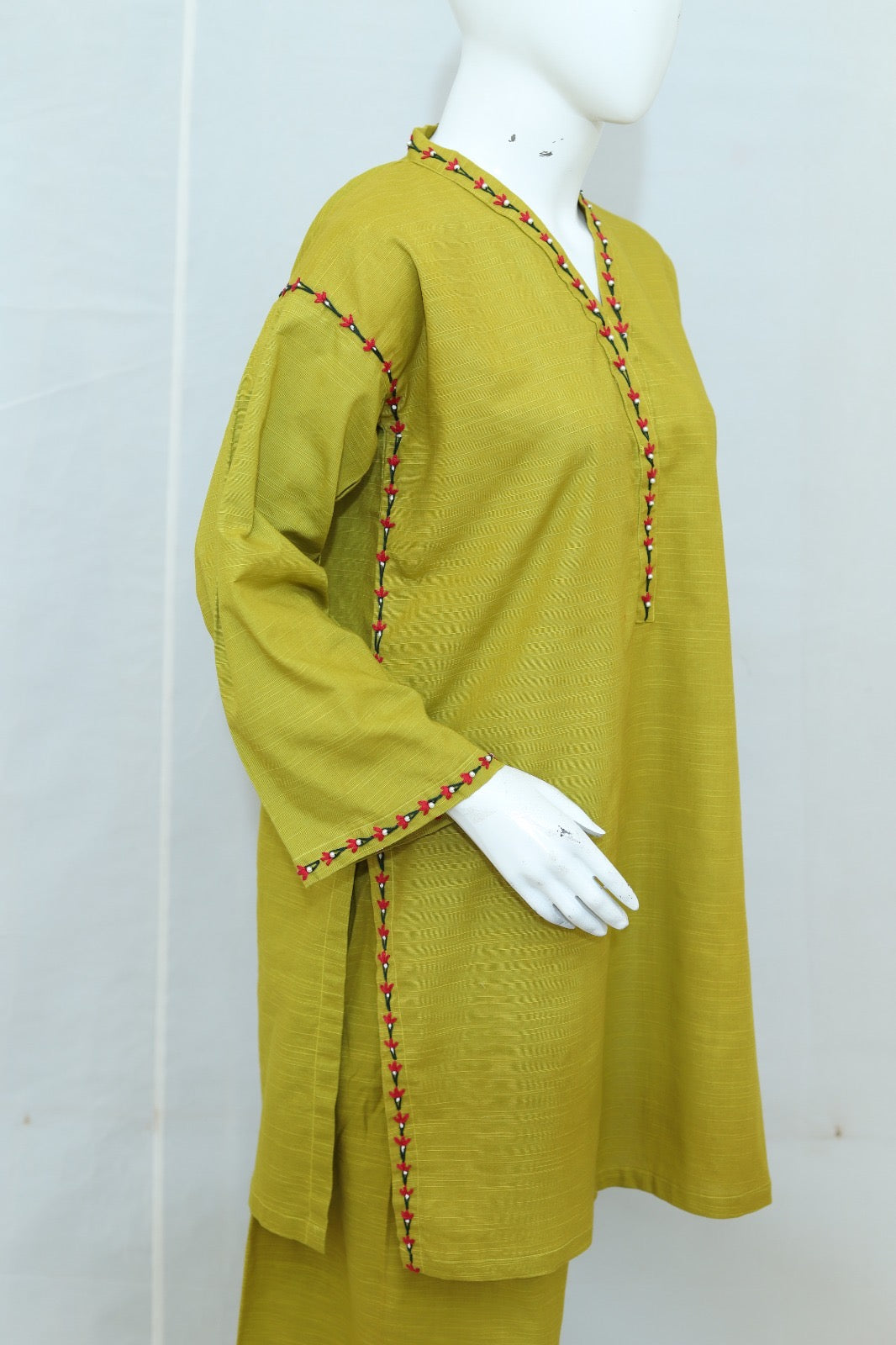 2pc Khaddar Hand Embroidery Dress