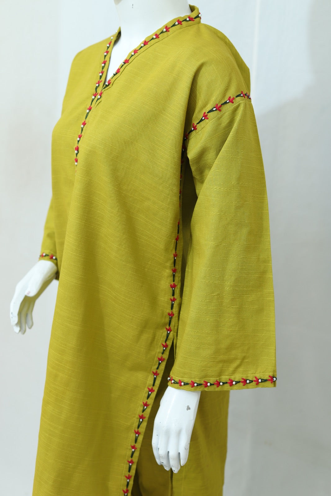 2pc Khaddar Hand Embroidery Dress