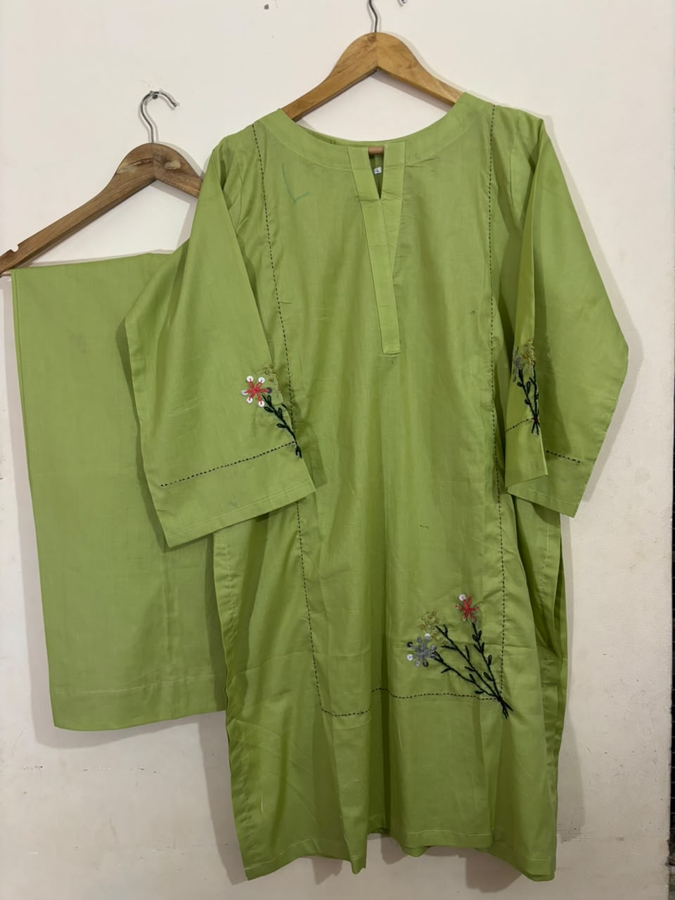 Pishta Hand Embroidered - Most Viral